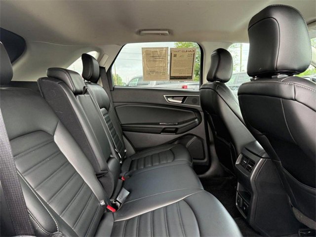 Vehicle image 11 of 33