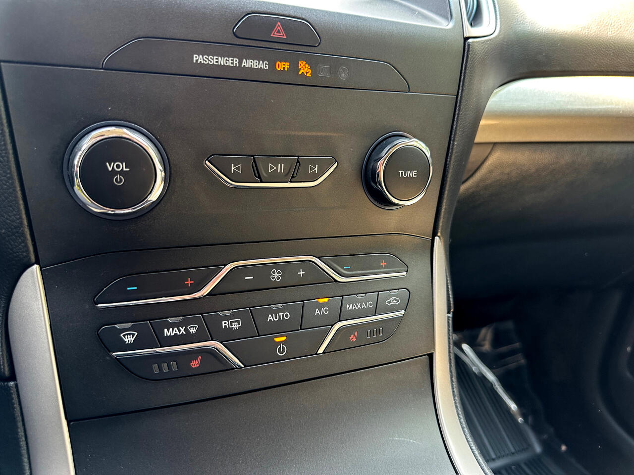 Vehicle image 33 of 50