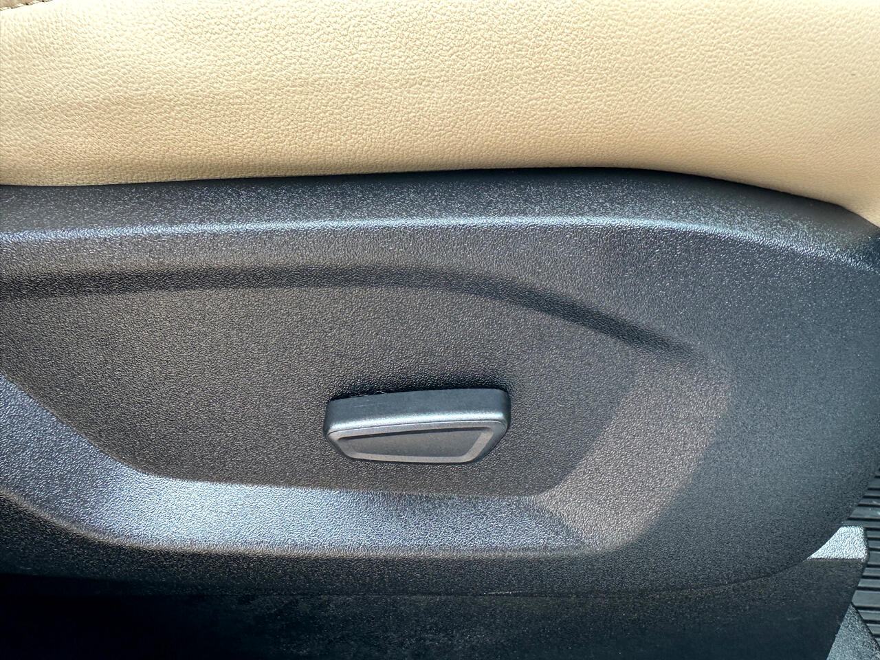 Vehicle image 41 of 50