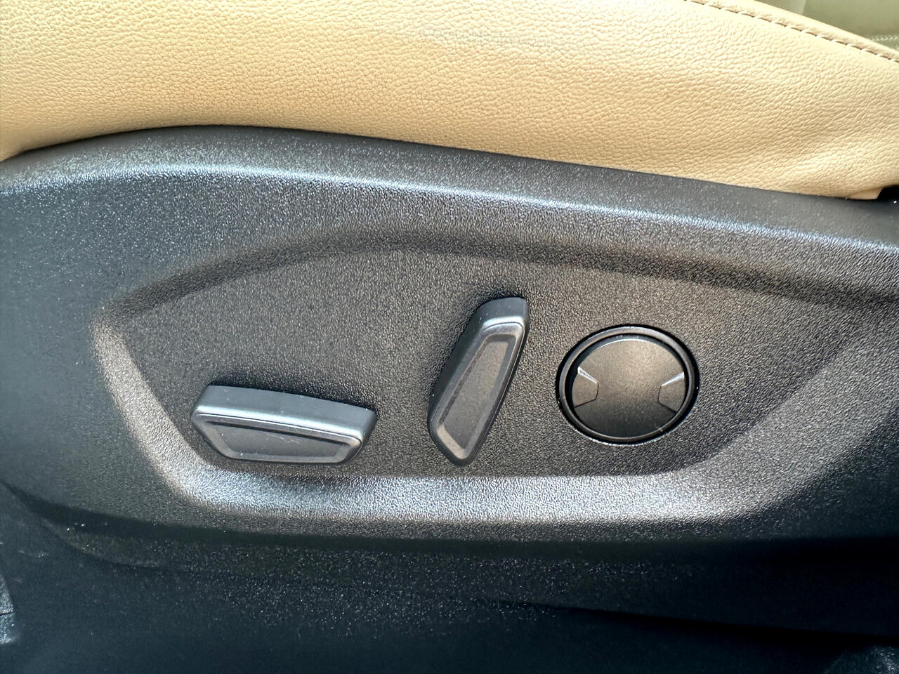 Vehicle image 40 of 50