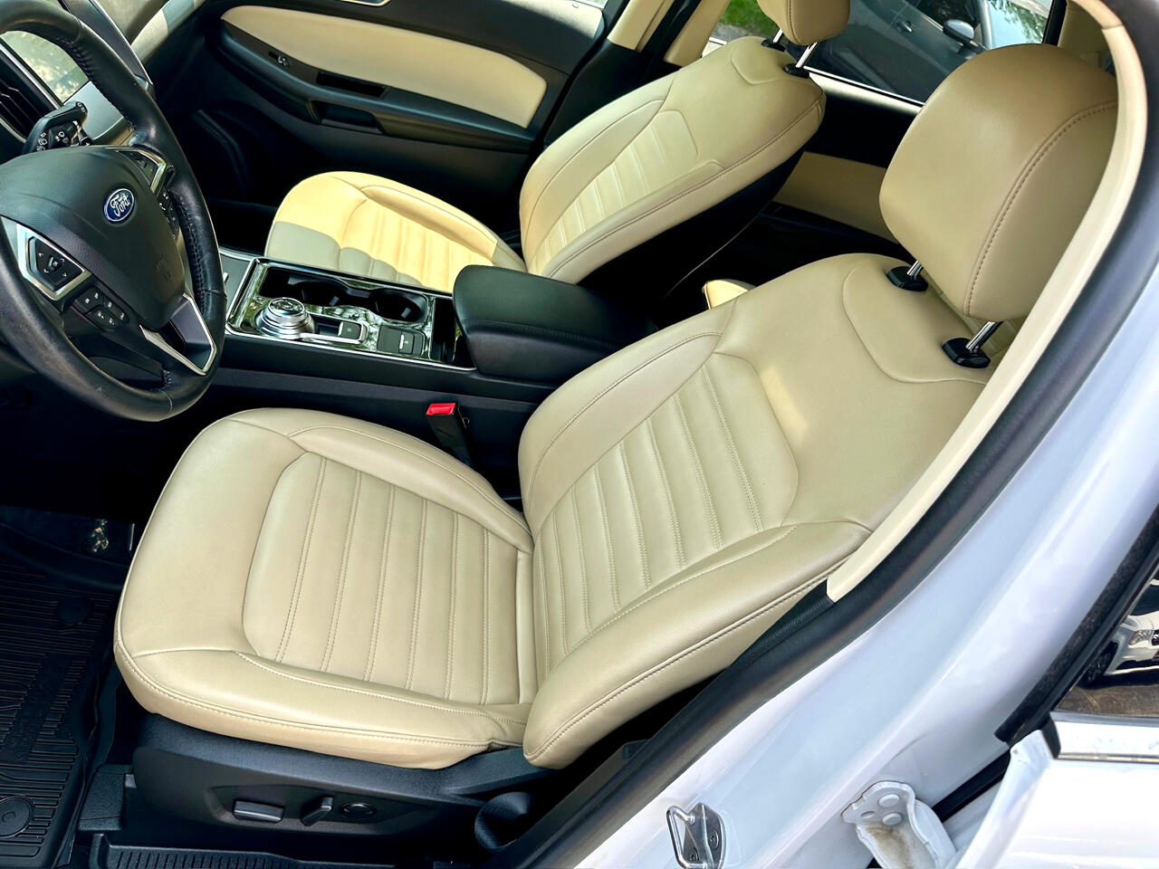 Vehicle image 22 of 50