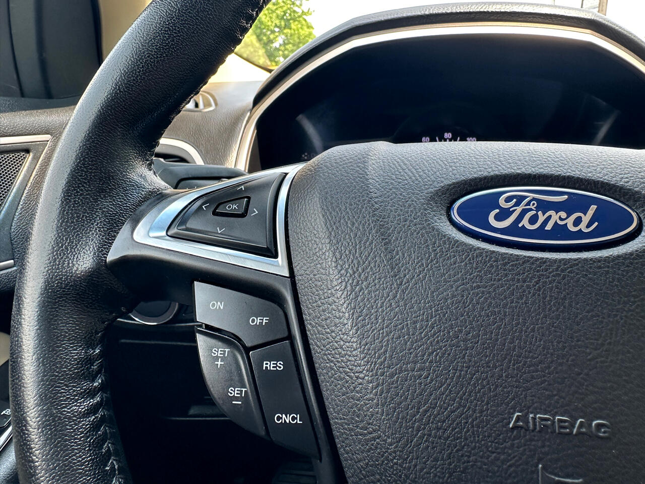 Vehicle image 28 of 50