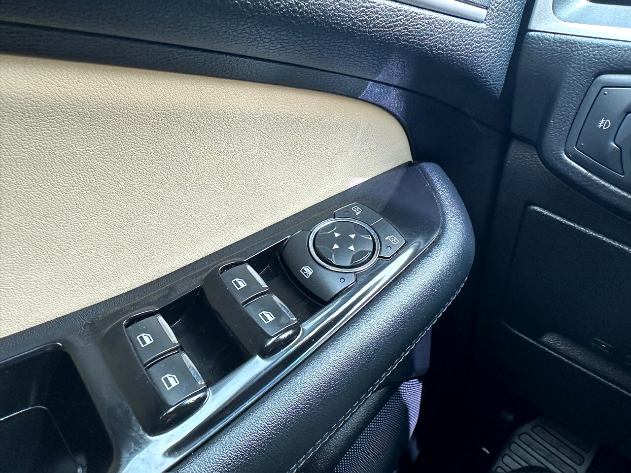Vehicle image 39 of 50
