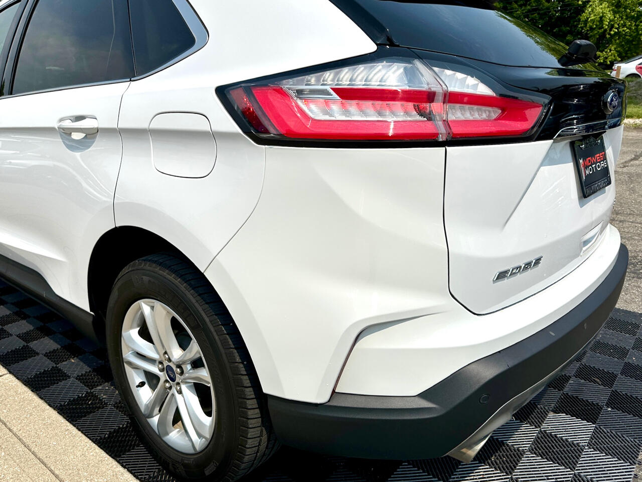 Vehicle image 10 of 50