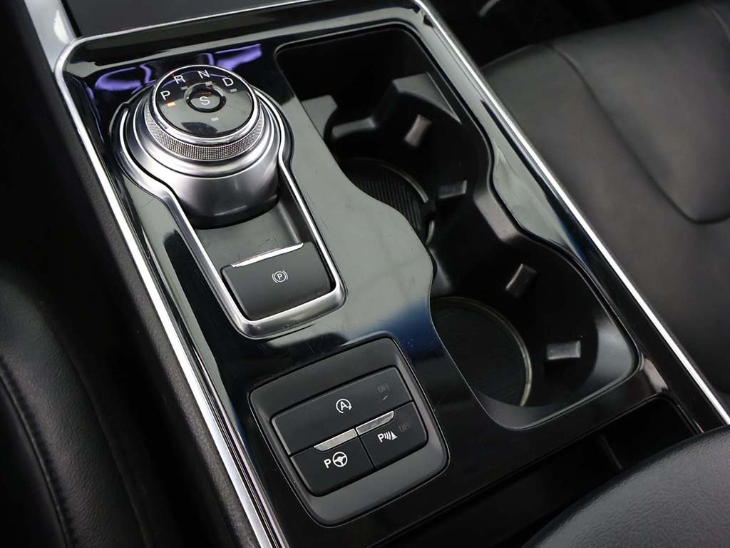 2020 Ford Edge Titanium Image 32 of 65