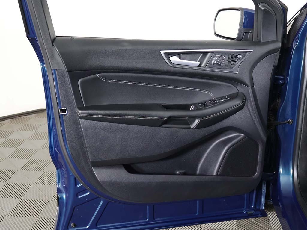 2020 Ford Edge Titanium Image 33 of 65