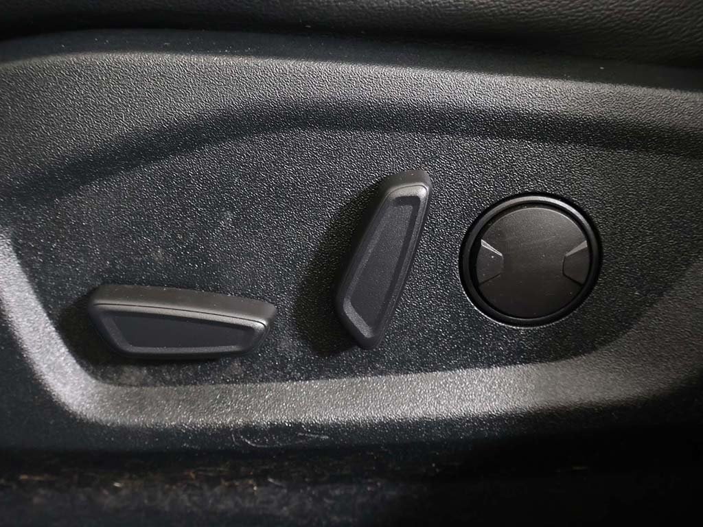 2020 Ford Edge Titanium Image 38 of 65