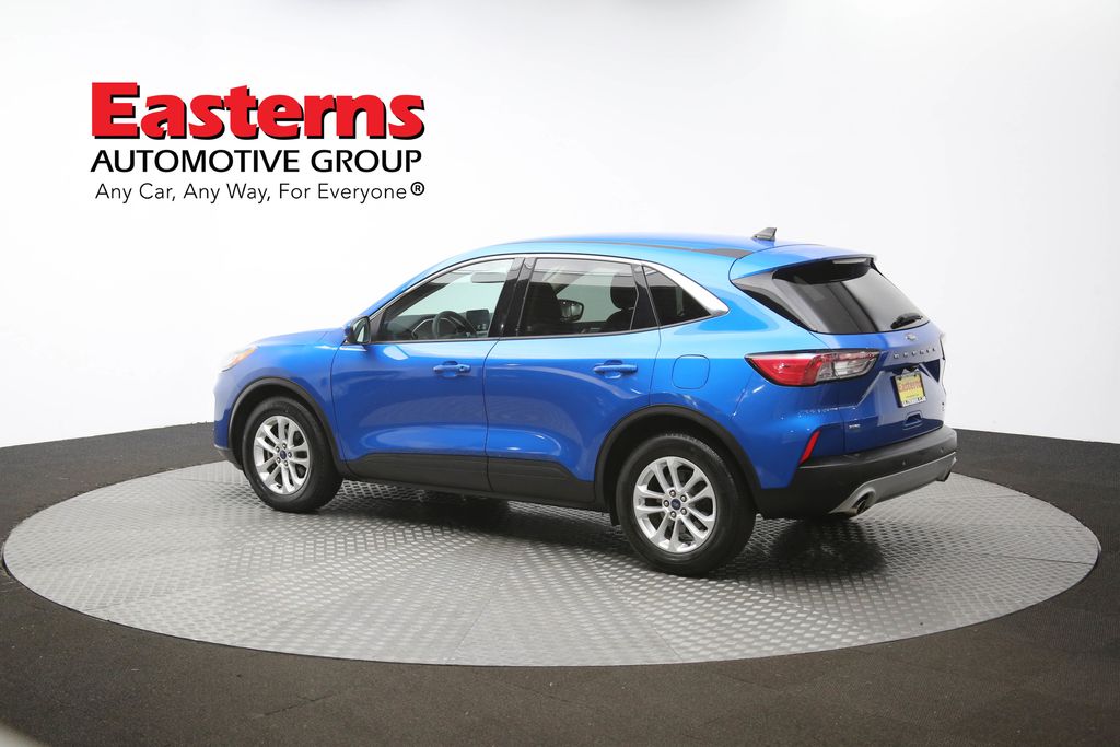 Vehicle image 33 of 98