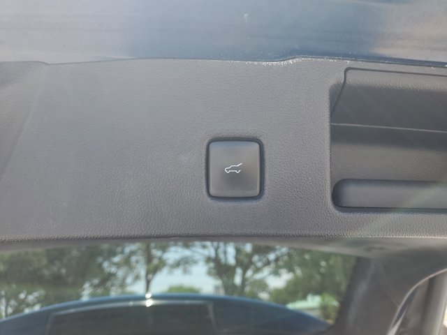 Vehicle image 11 of 30