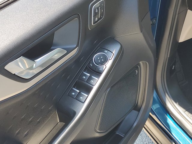 Vehicle image 16 of 30