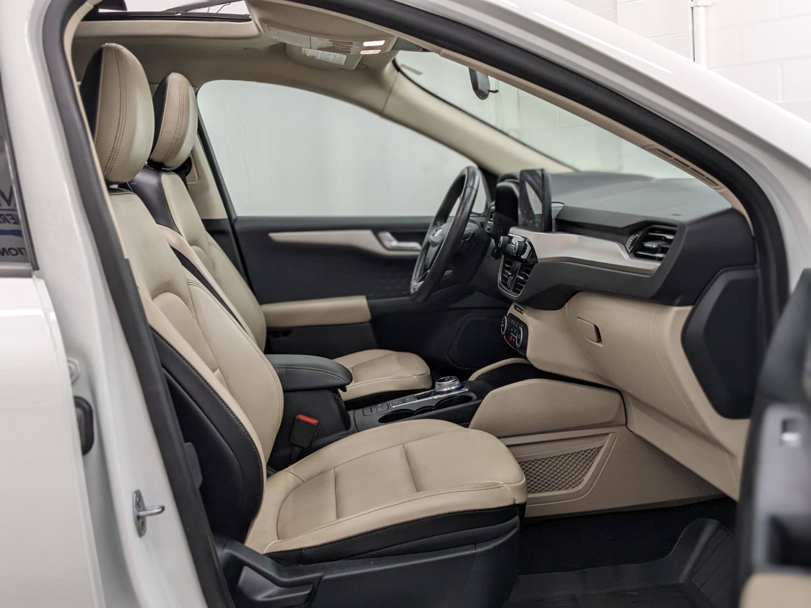 Vehicle image 22 of 43