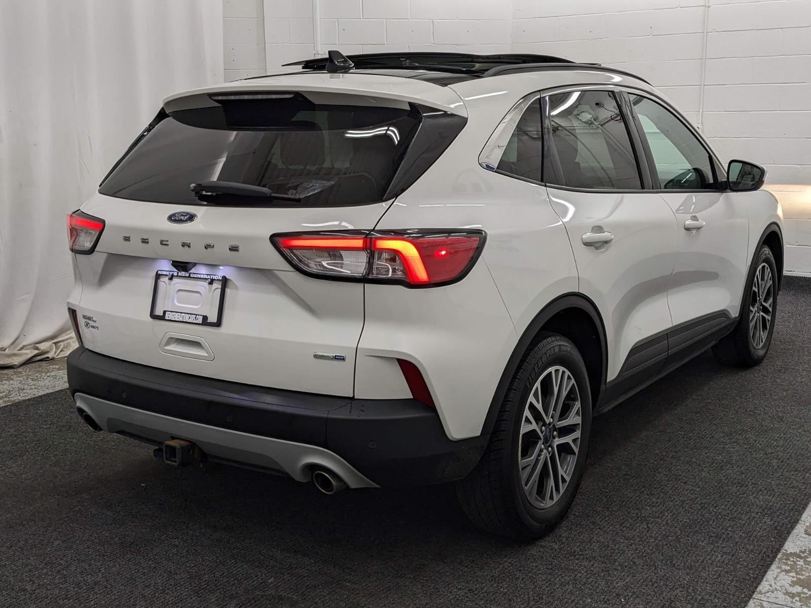 Vehicle image 4 of 43