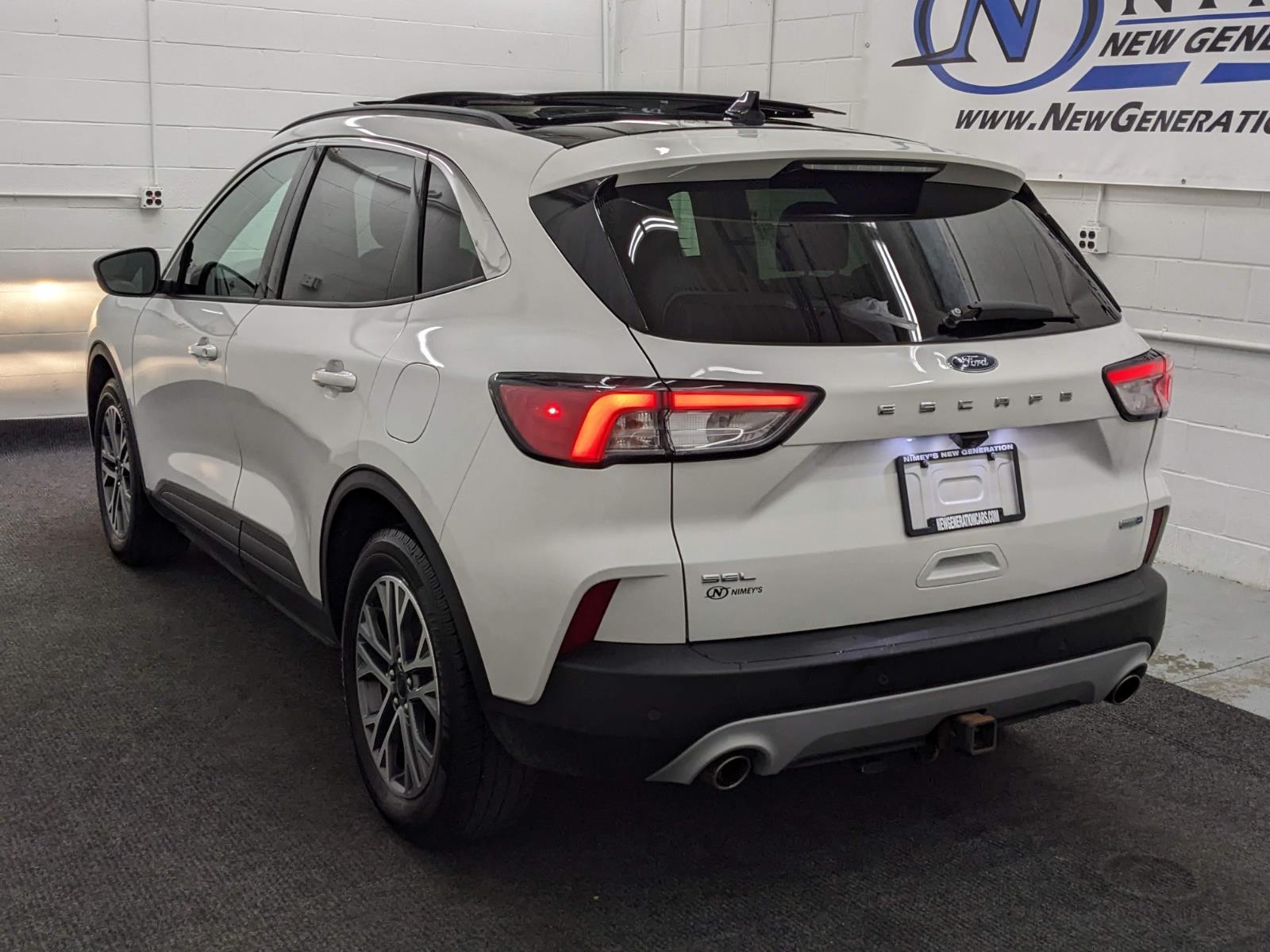 Vehicle image 6 of 43