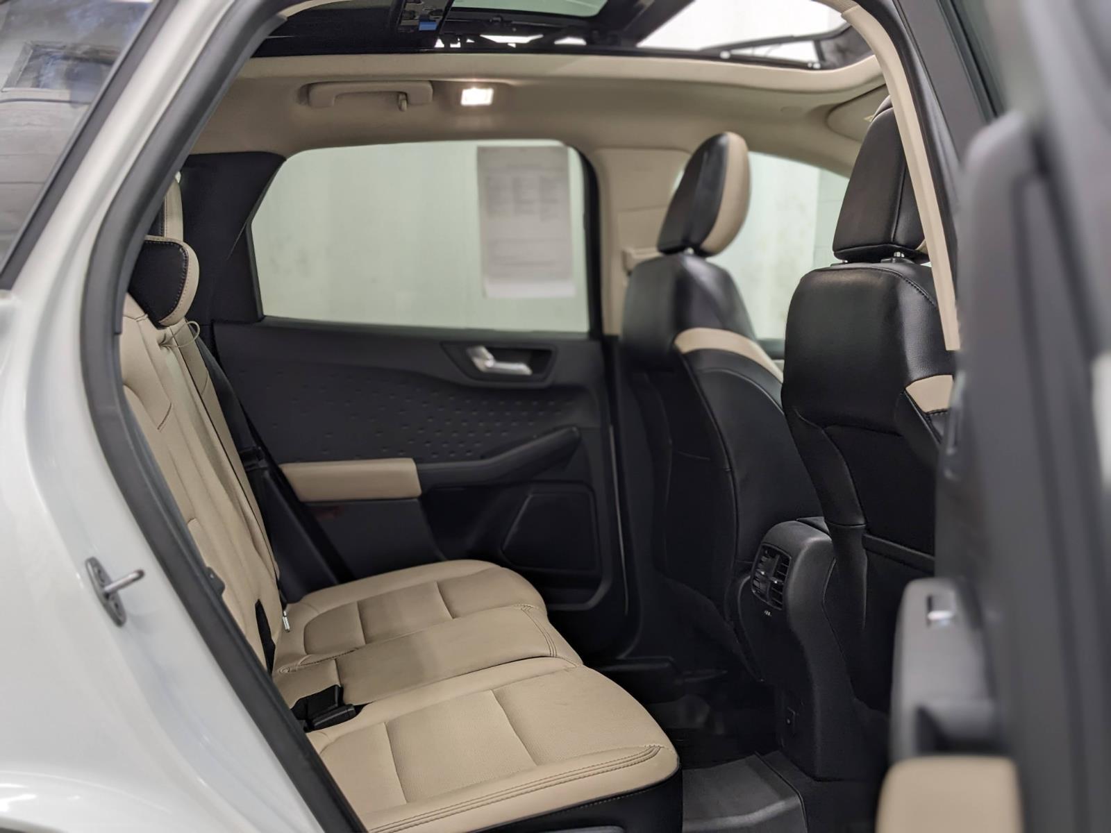 Vehicle image 24 of 43