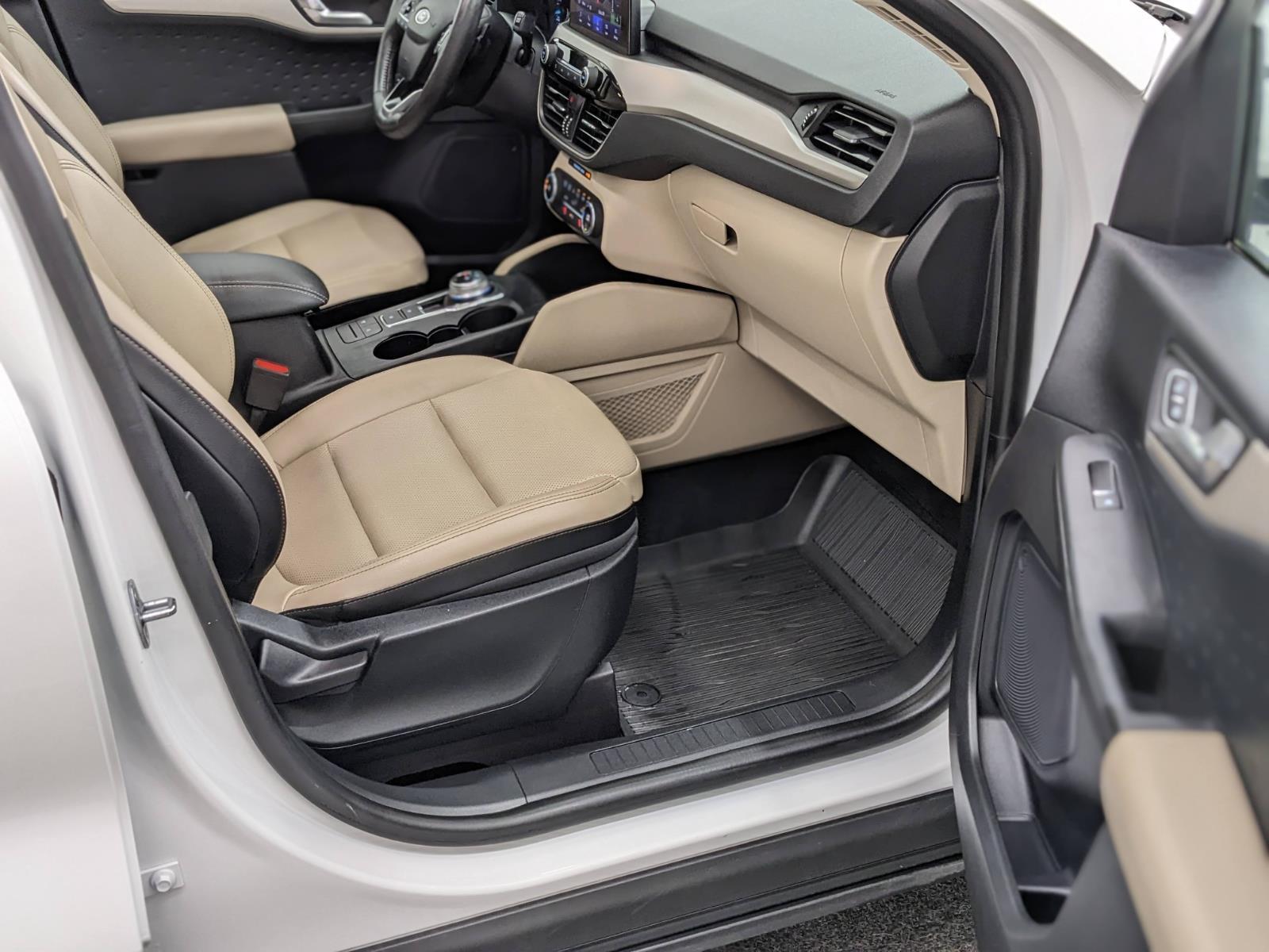 Vehicle image 21 of 43