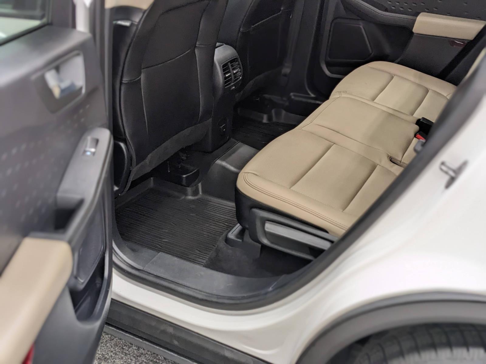 Vehicle image 25 of 43