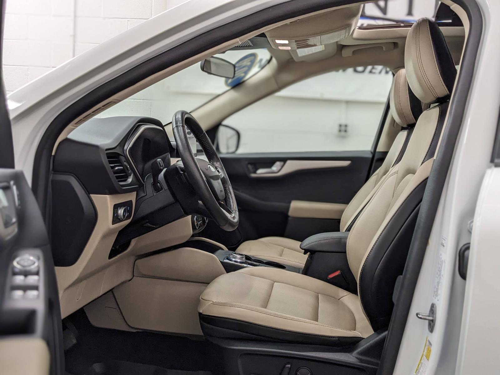 Vehicle image 7 of 43