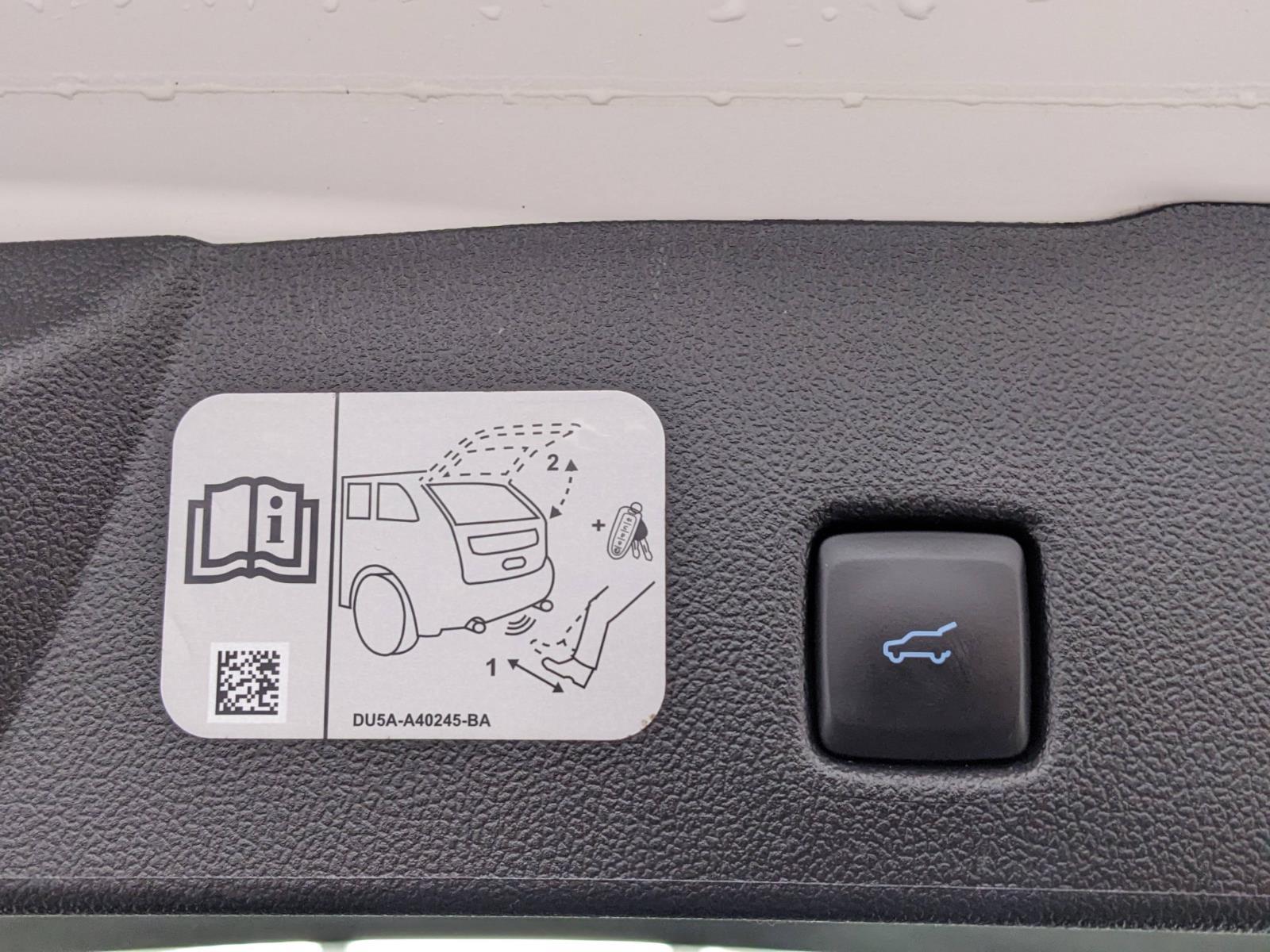 Vehicle image 18 of 43