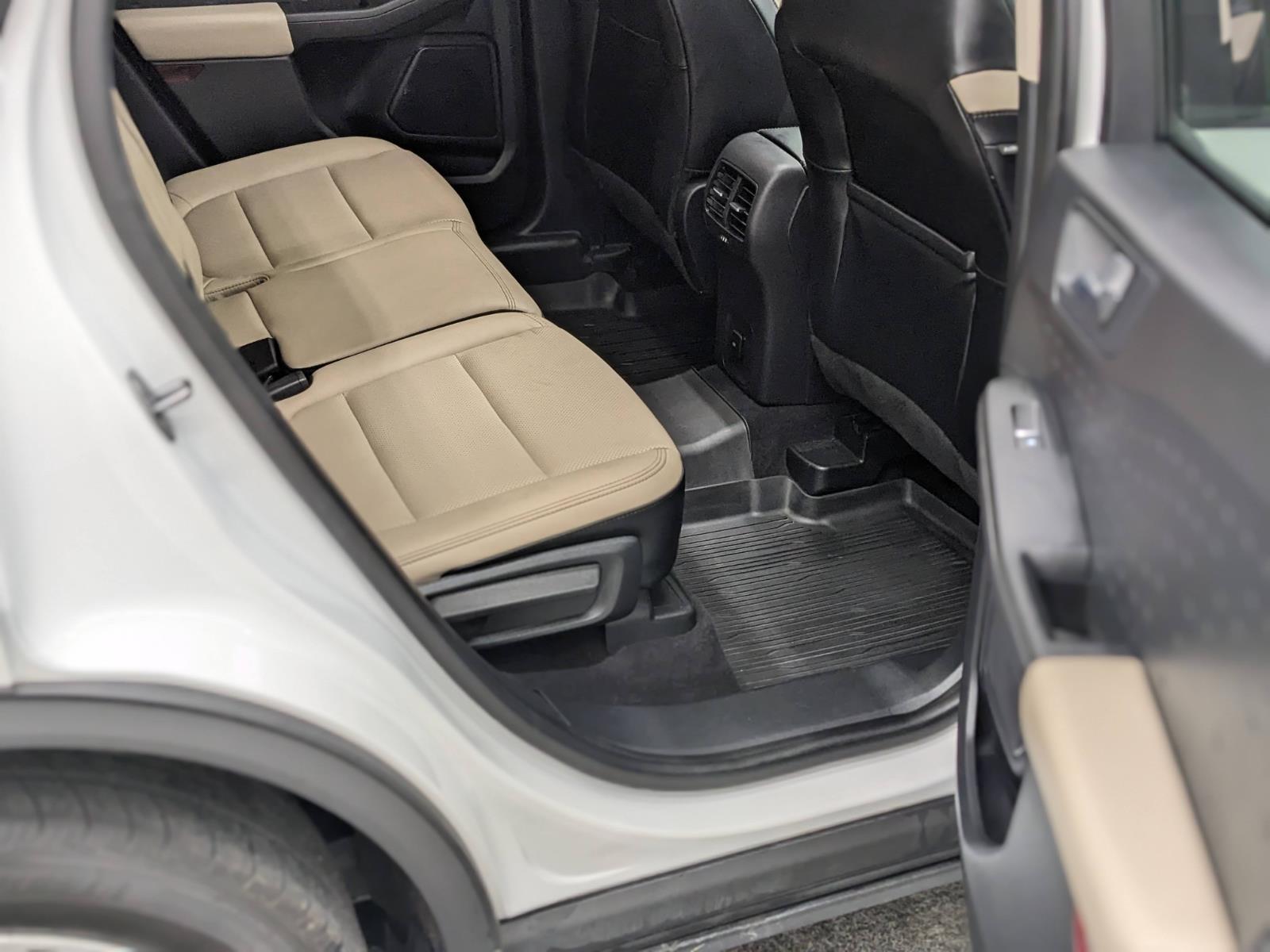 Vehicle image 23 of 43