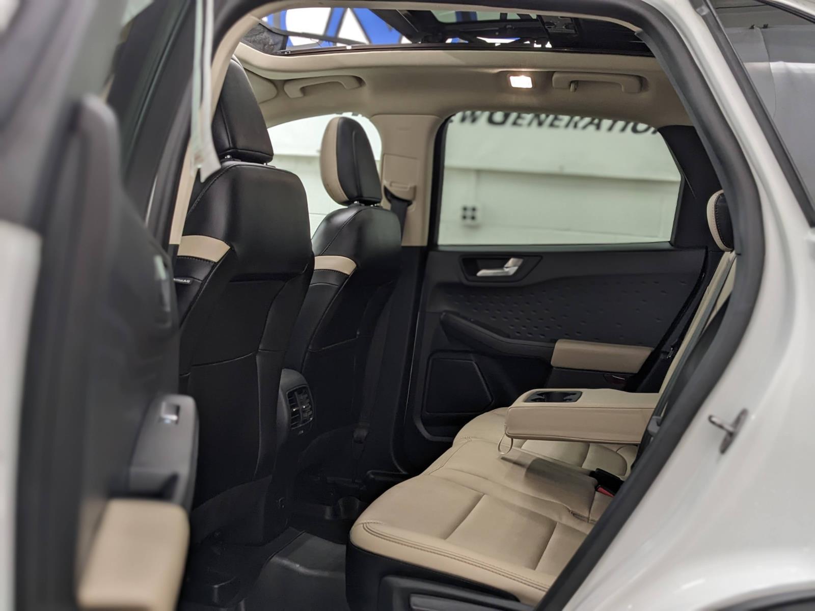Vehicle image 16 of 43
