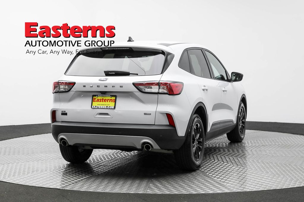 Vehicle image 25 of 97