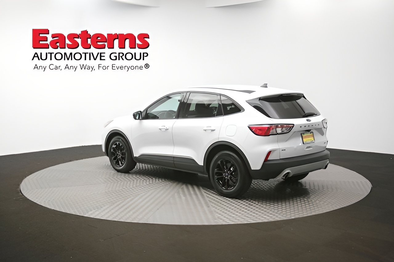 Vehicle image 92 of 97