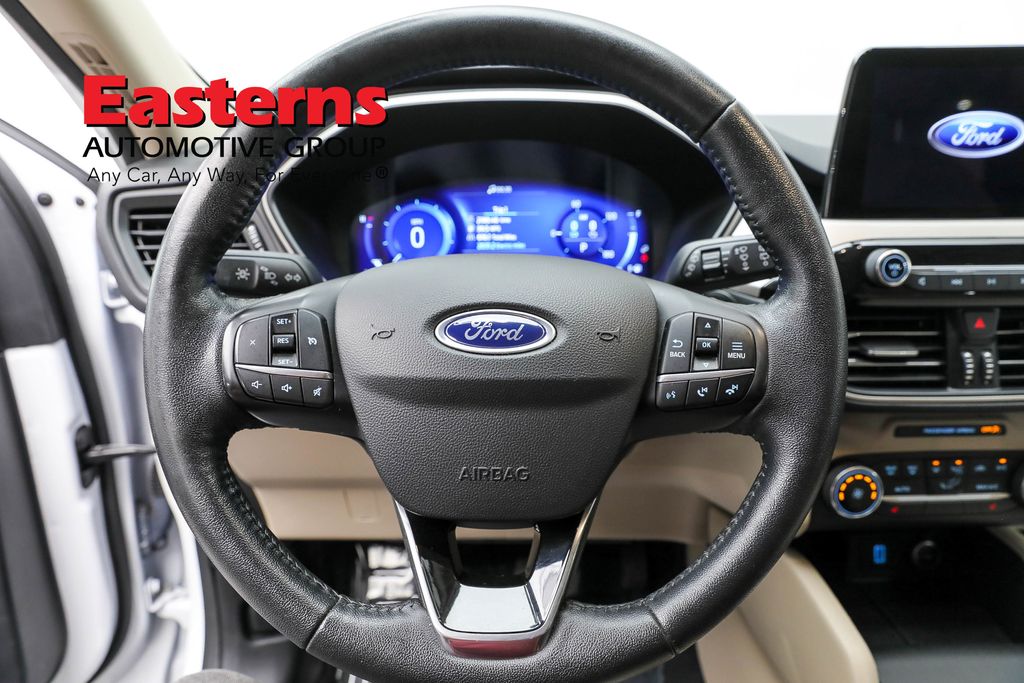 Vehicle image 40 of 97