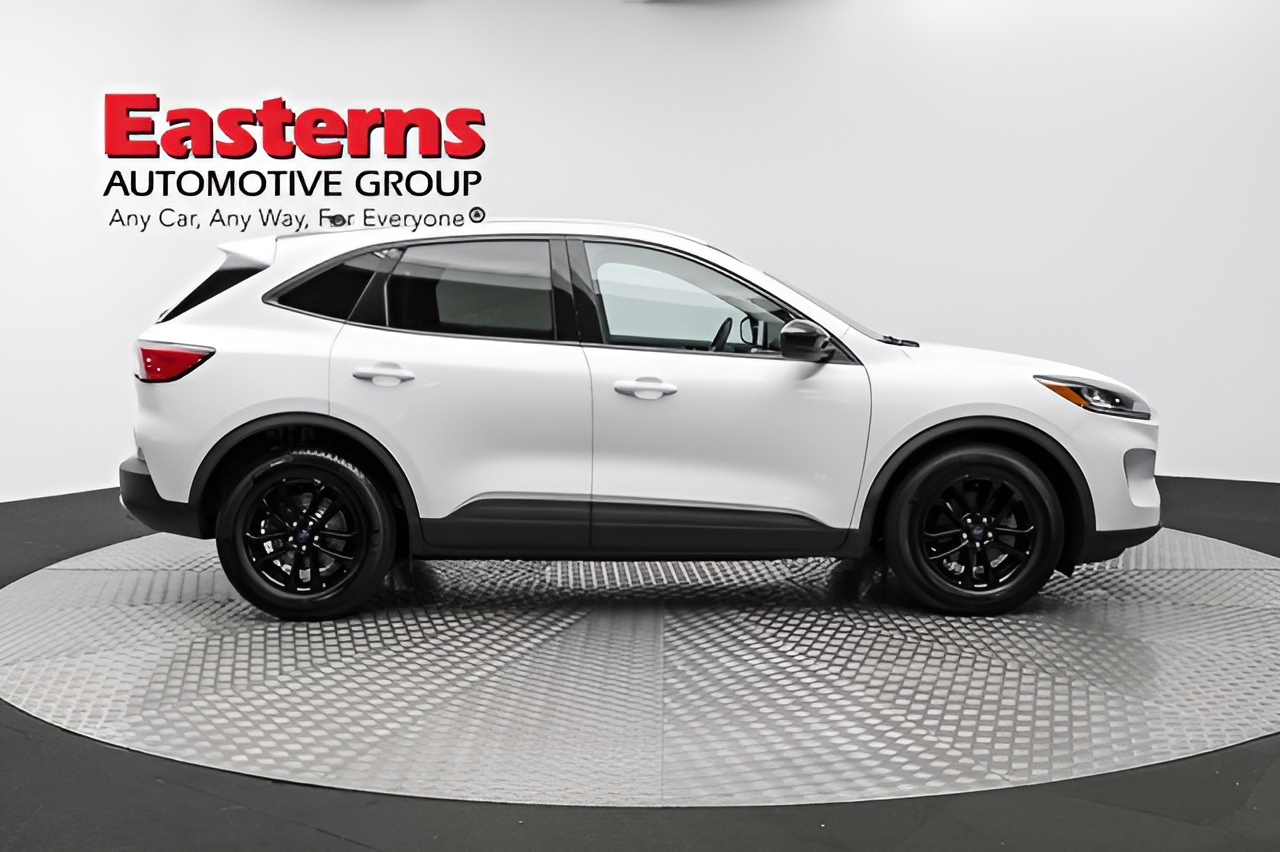 Vehicle image 79 of 97
