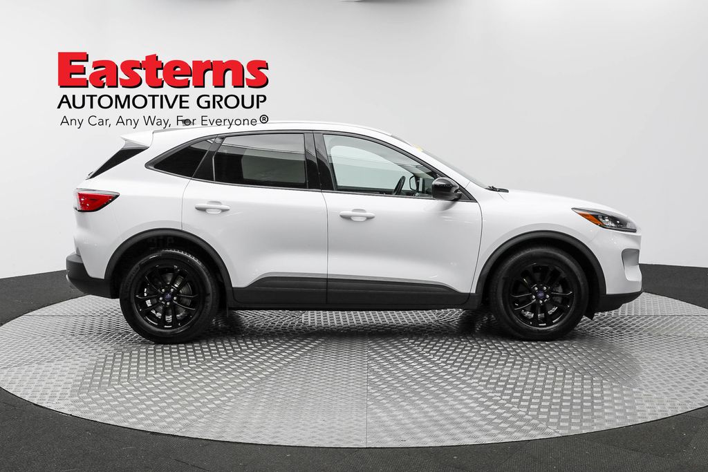 Vehicle image 18 of 97