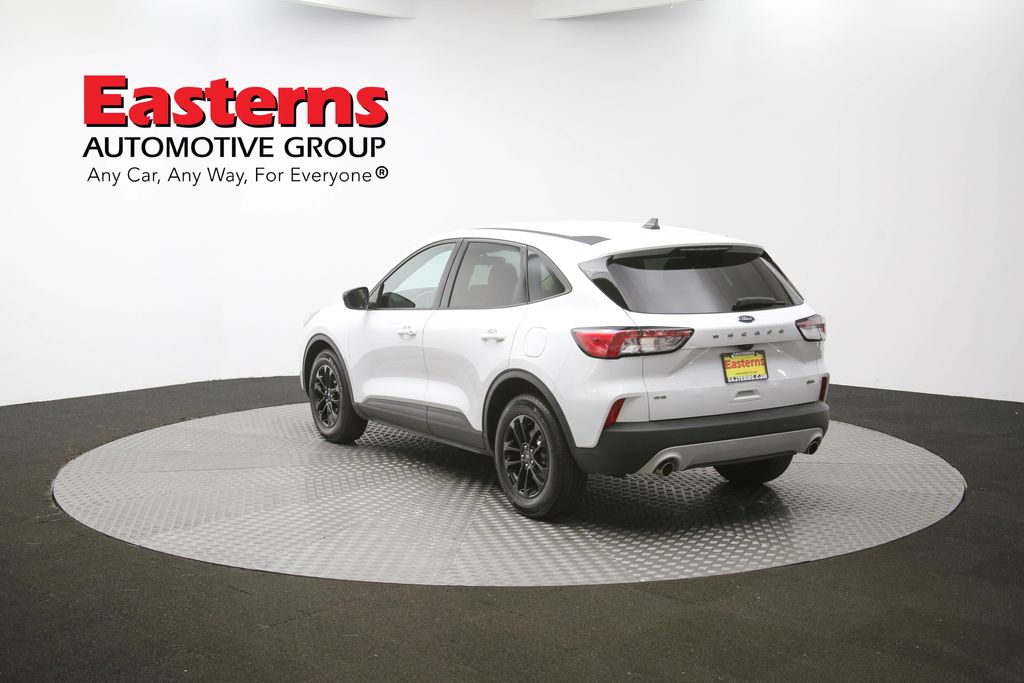 Vehicle image 32 of 97