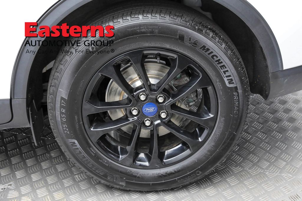 Vehicle image 38 of 97
