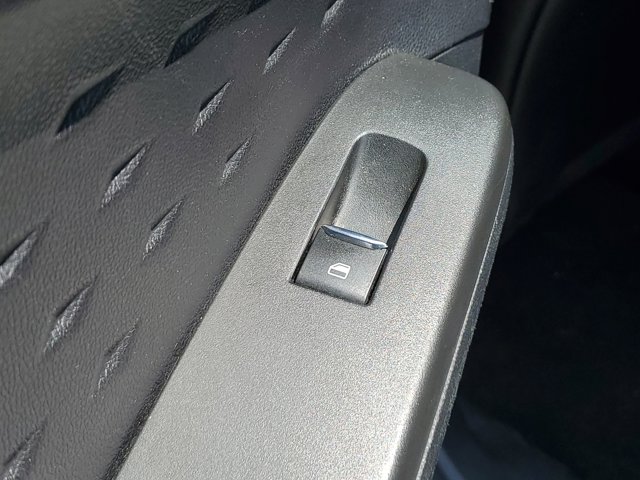 Vehicle image 17 of 31