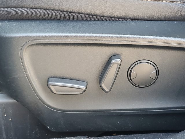 Vehicle image 25 of 31