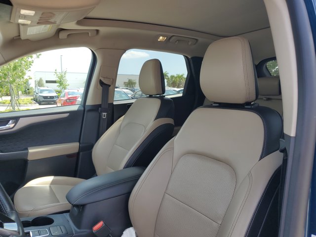 Vehicle image 23 of 31