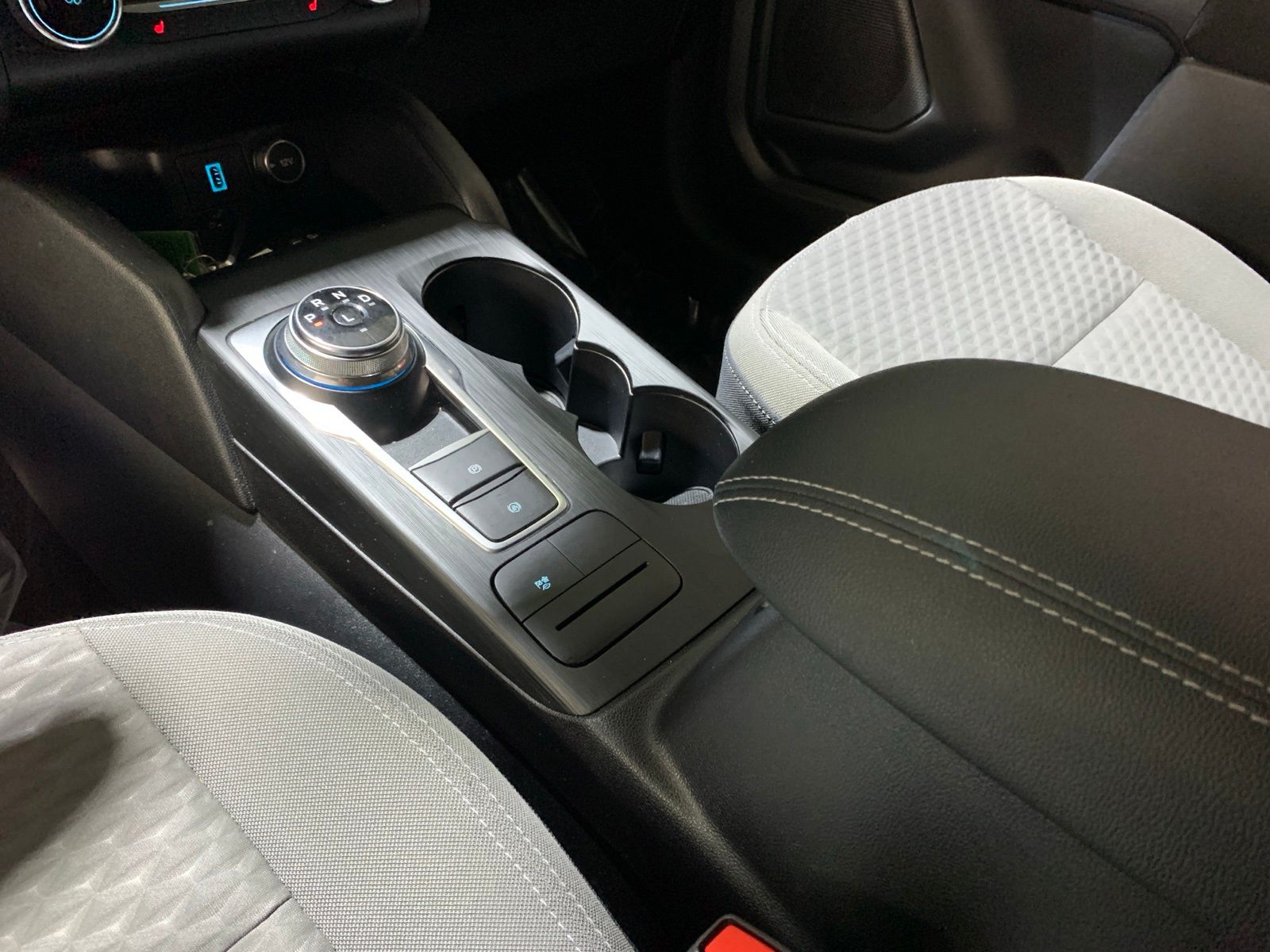 Vehicle image 25 of 28