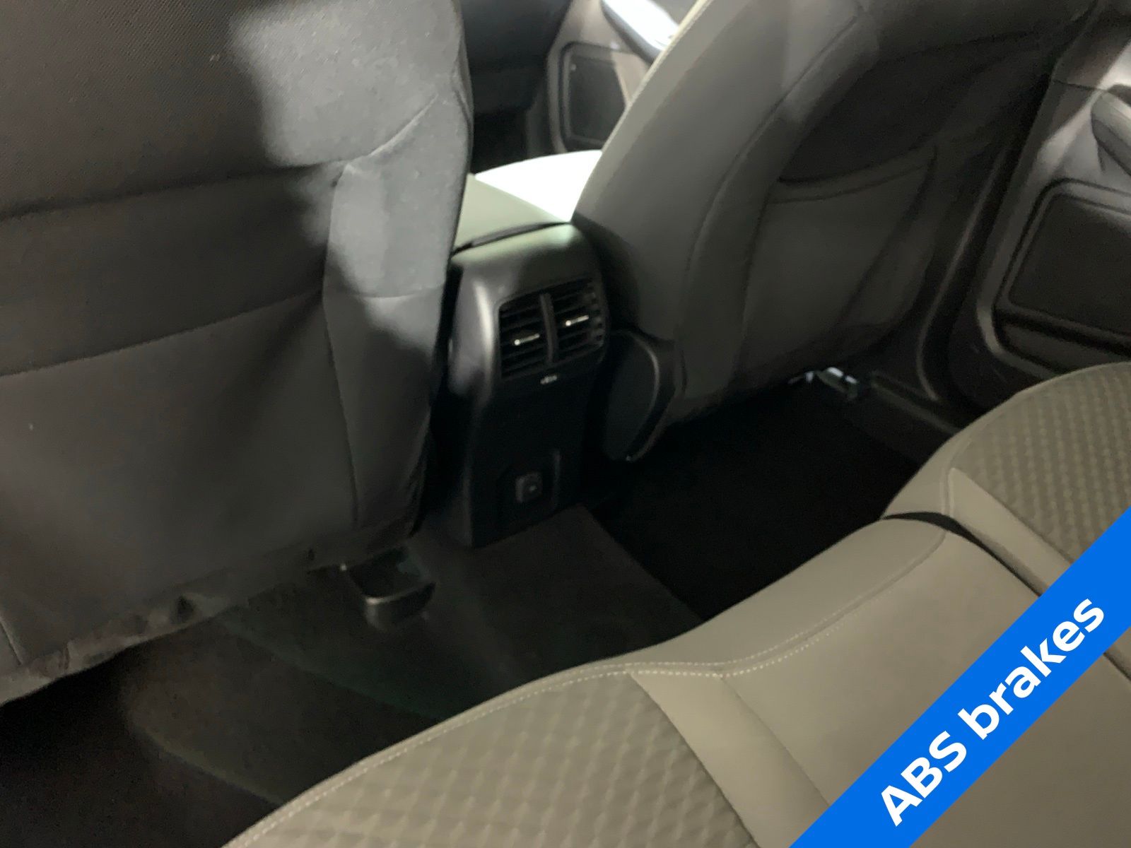 Vehicle image 14 of 28
