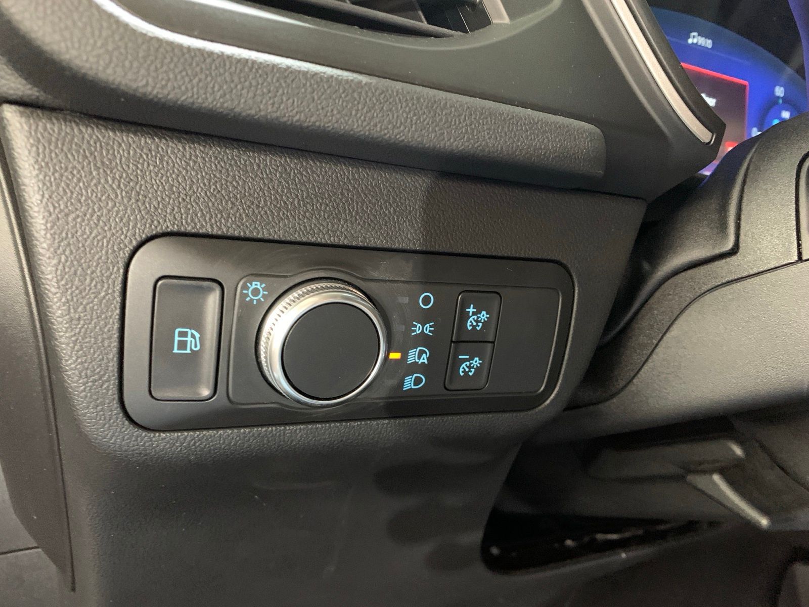 Vehicle image 21 of 28