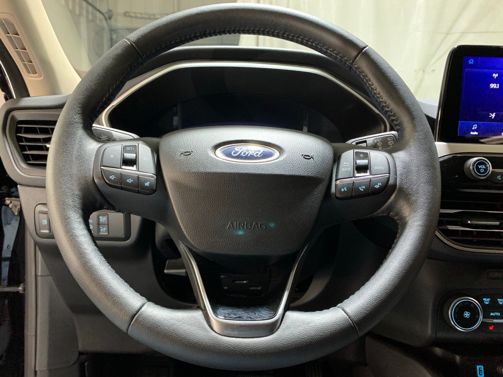 Vehicle image 22 of 28
