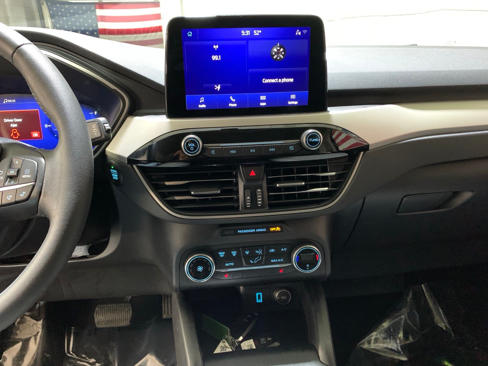 Vehicle image 23 of 28