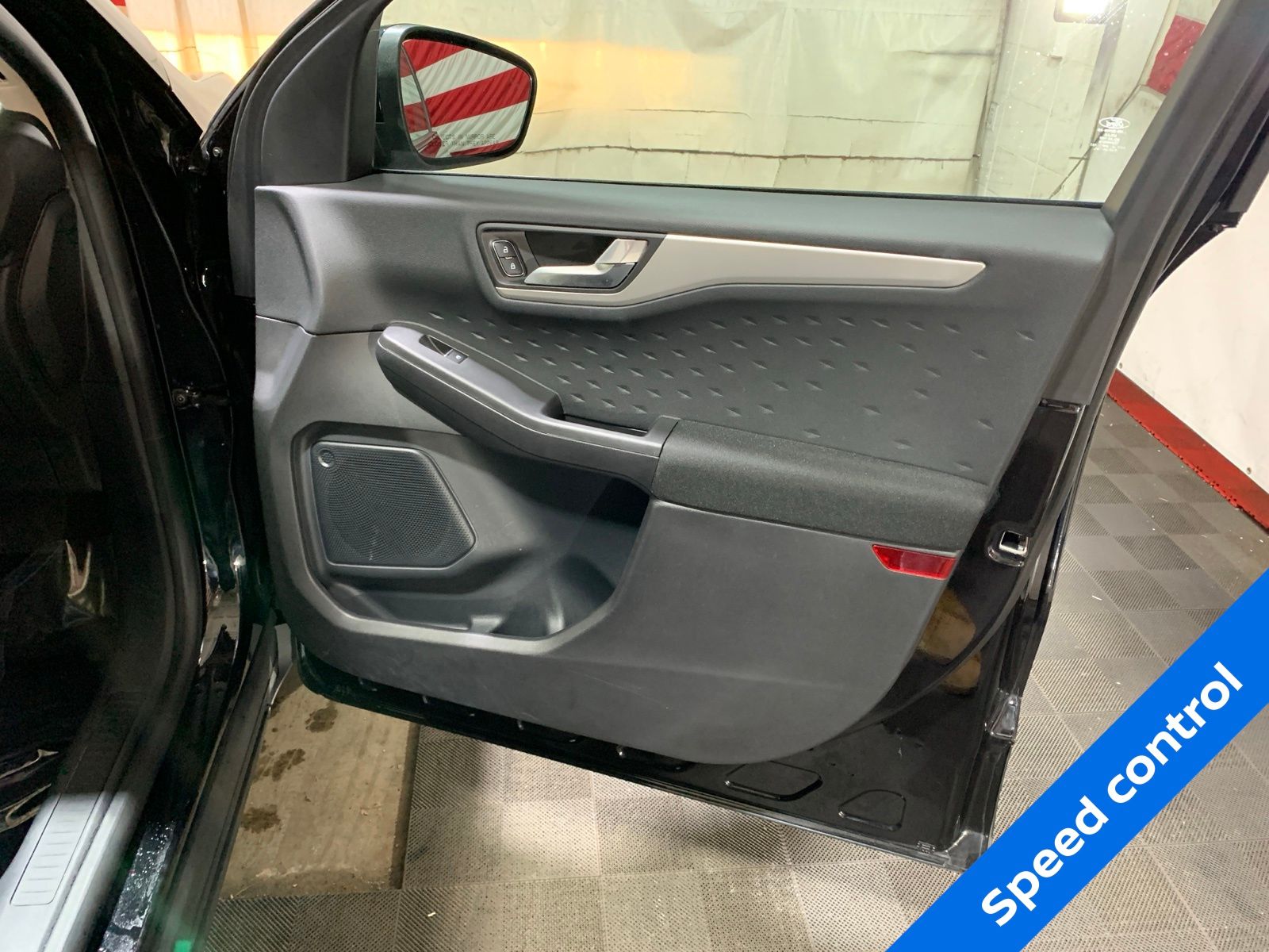 Vehicle image 15 of 28