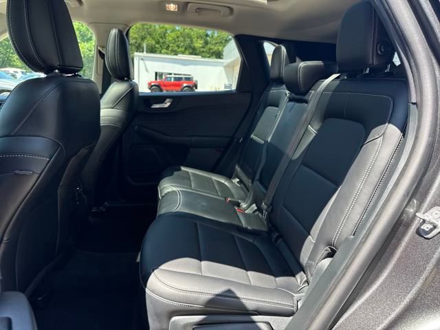 Vehicle image 13 of 24