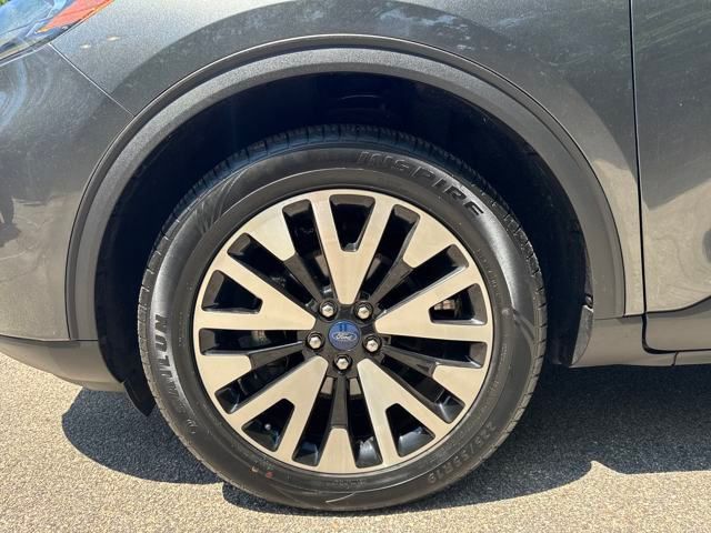 Vehicle image 10 of 24