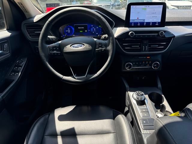Vehicle image 16 of 24