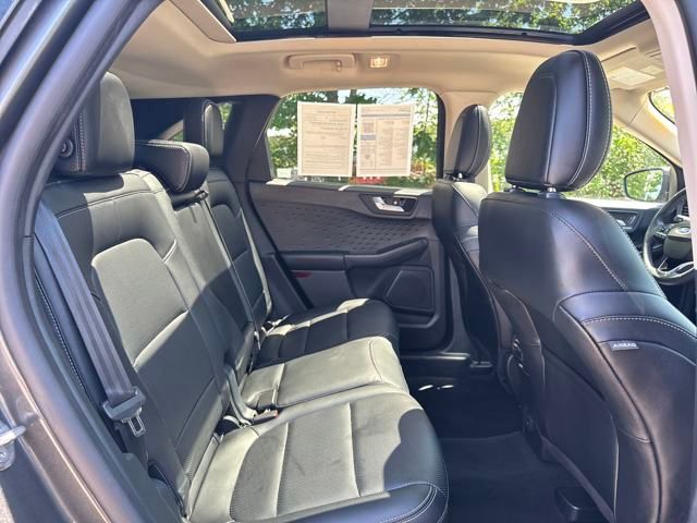 Vehicle image 15 of 24