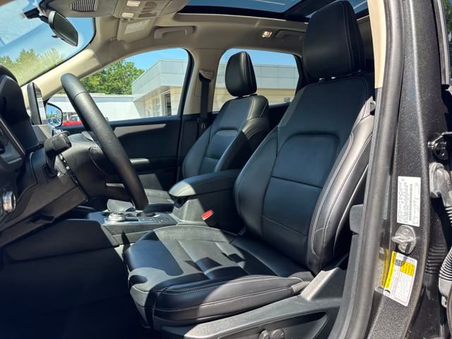 Vehicle image 14 of 24