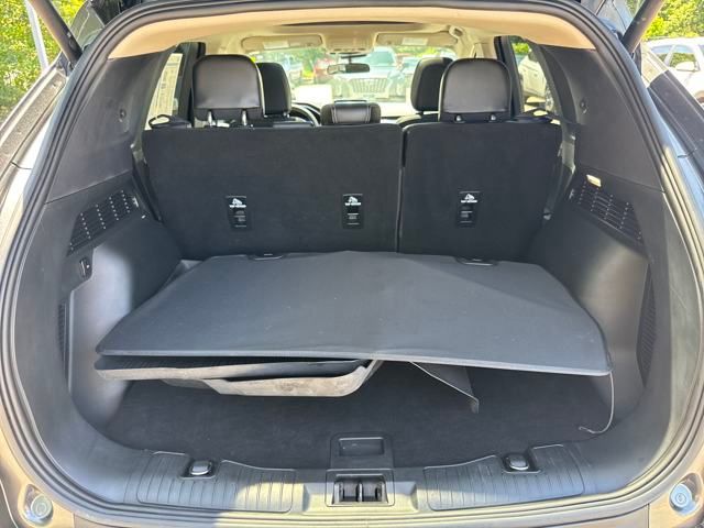 Vehicle image 11 of 24