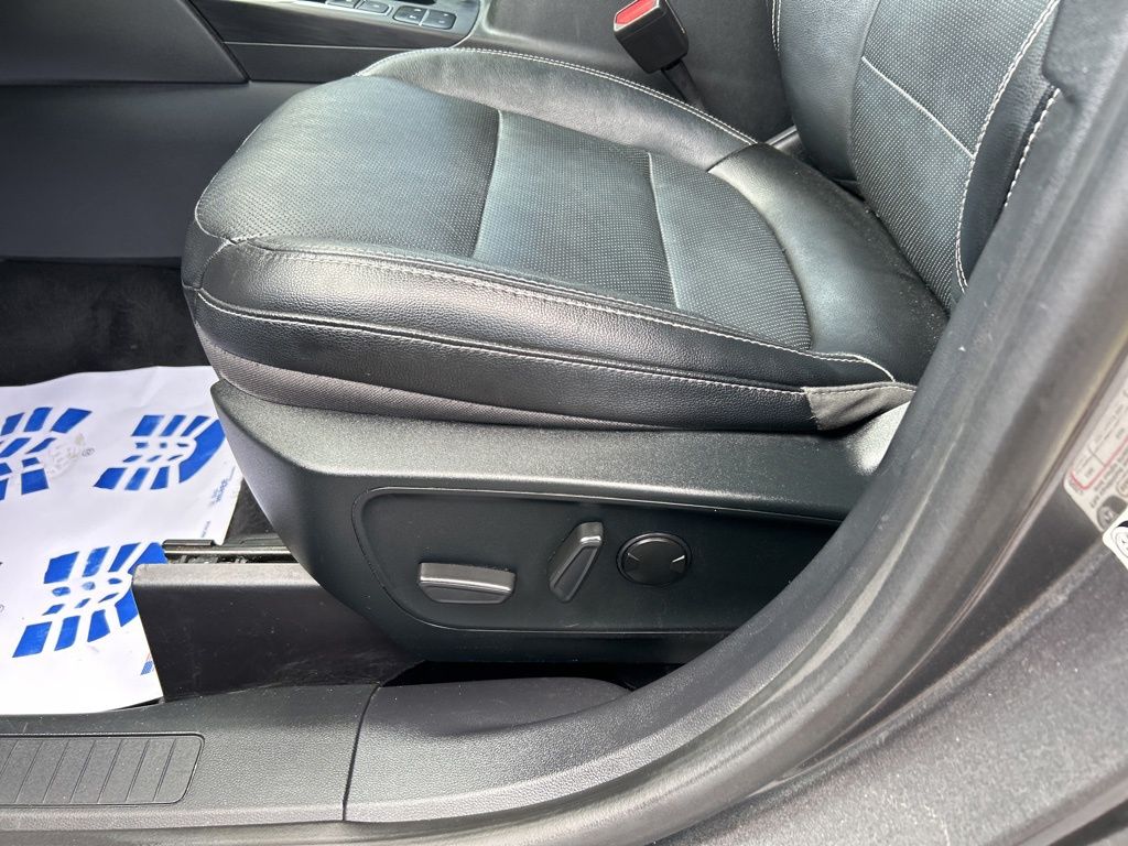 Vehicle image 10 of 53