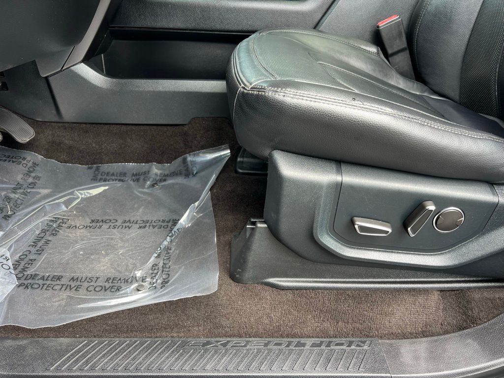 2020 Ford Expedition Limited Image 15 of 67