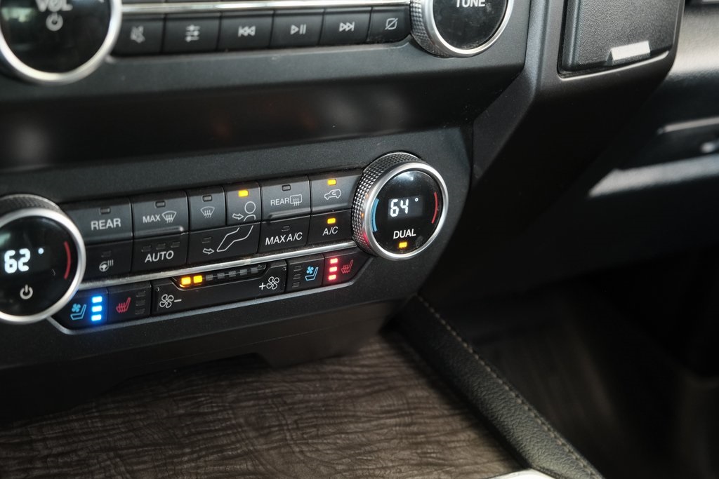 2020 Ford Expedition Limited Image 37 of 42