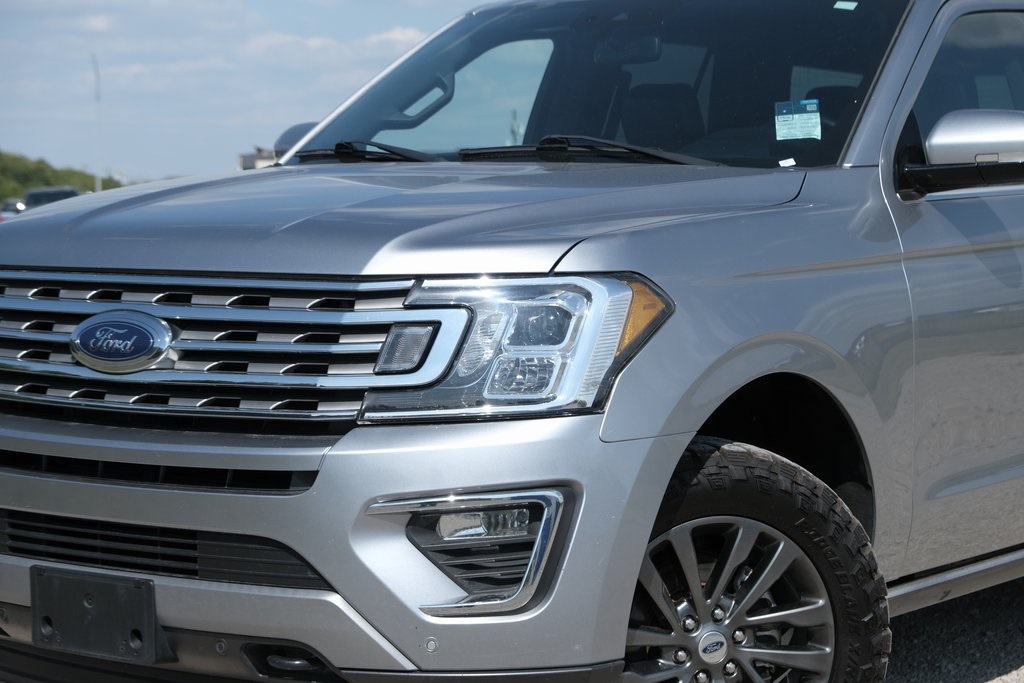 2020 Ford Expedition Limited Image 2 of 42